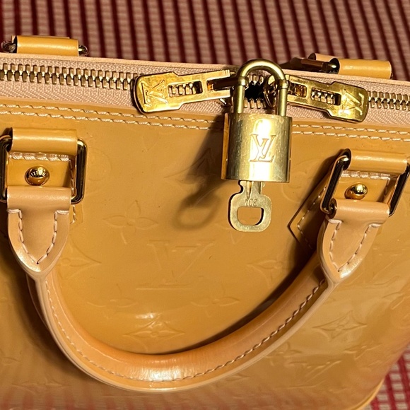Louis Vuitton Alma Vernis, Vanilla - Picture 1 of 6